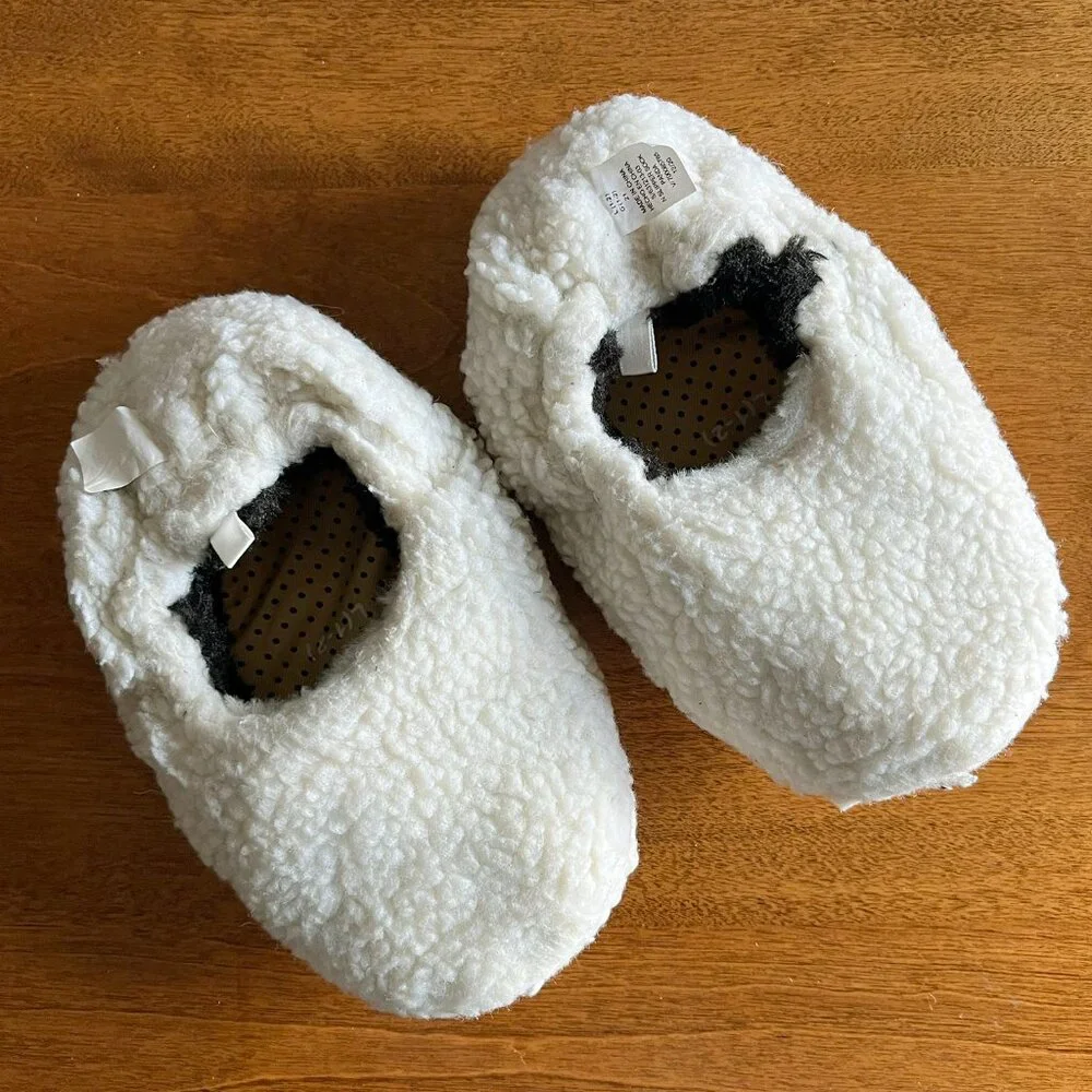 Old Navy plush panda slippers 1-2